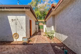 Photo #5: 2536913 Listing