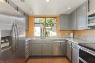 Photo #6: 2536913 Listing