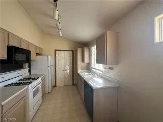 Photo #1: 2536937 Listing 