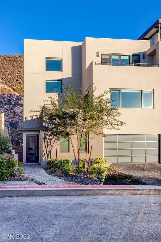 MLS: 2536979 Condo For Sale