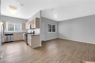 Photo #5: 2537024 Listing