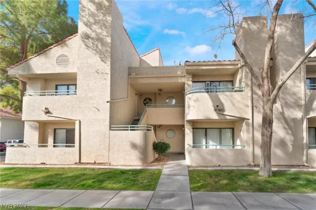 MLS: 2537062 Condo For Sale