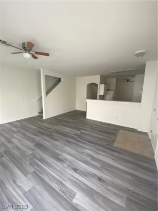 Photo #2: 2537075 Listing