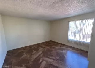 Photo #4: 2537157 Listing