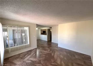 Photo #6: 2537157 Listing