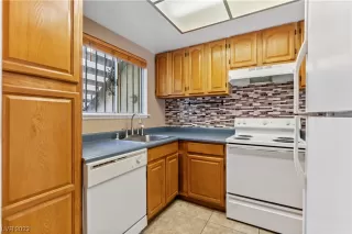 Photo #5: 2537178 Listing