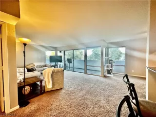 Photo #2: 2537305 Listing