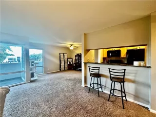 Photo #3: 2537305 Listing