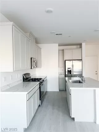 Photo #4: 2537312 Listing