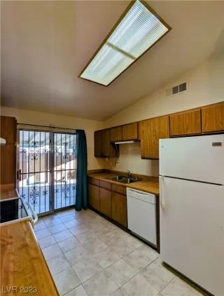 Photo #5: 2537325 Listing 