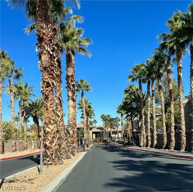 MLS: 2537401 Condo For Sale