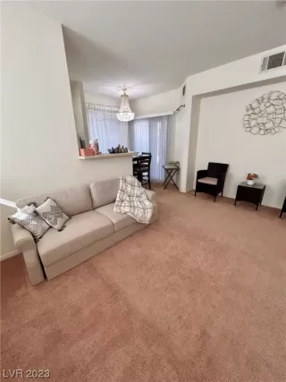 Photo #5: 2537401 Listing 