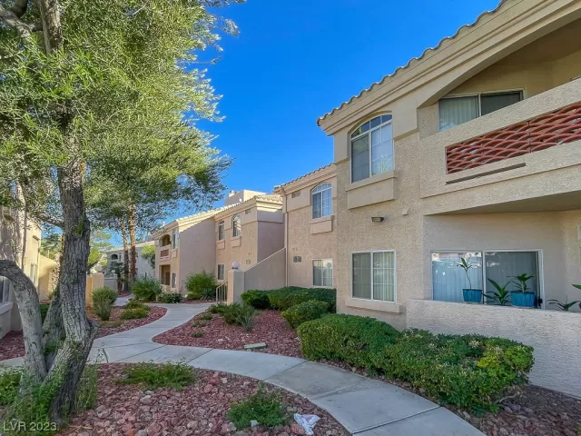 MLS: 2537405 Condo For Sale