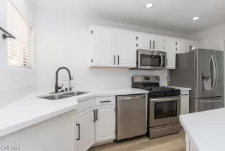 Photo #5: 2537405 Listing 