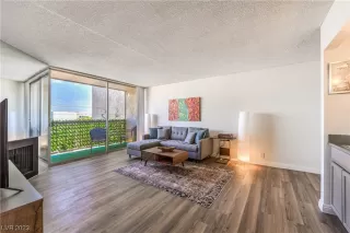 Photo #3: 2537435 Listing