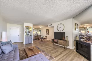 Photo #4: 2537435 Listing