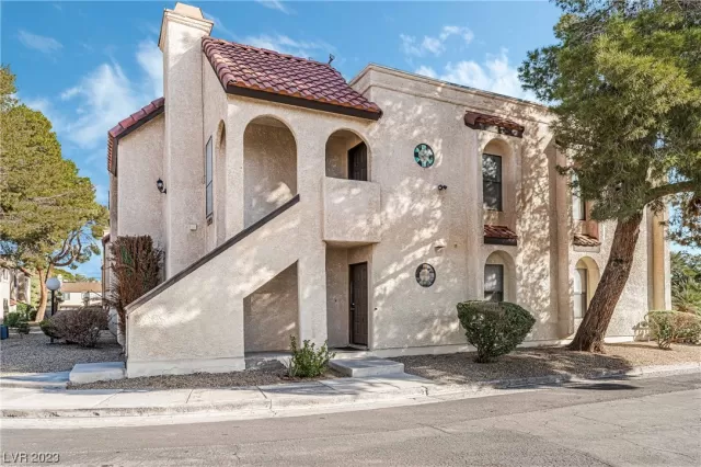 MLS: 2537461 Condo For Sale