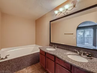 Photo #5: 2537477 Listing 