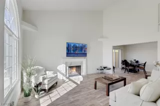 Photo #5: 2537486 Listing