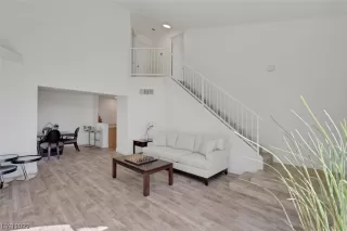 Photo #6: 2537486 Listing