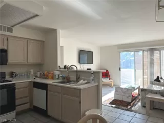 Photo #3: 2537497 Listing