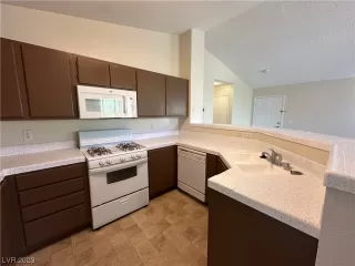 Photo #5: 2537511 Listing 