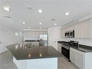 Photo #6: 2537519 Listing