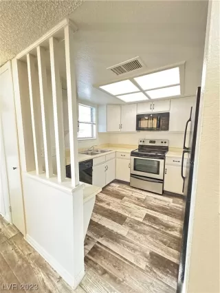 Photo #2: 2537570 Listing 