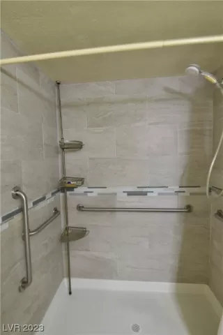 Photo #2: 2537572 Listing 