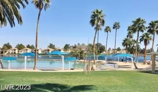 Photo #4: 2537590 Listing