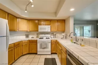 Photo #2: 2537603 Listing