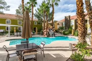 Photo #4: 2537603 Listing