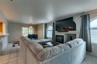 Photo #5: 2537603 Listing