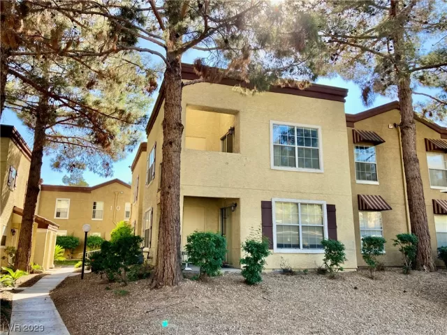 MLS: 2537616 Condo For Sale