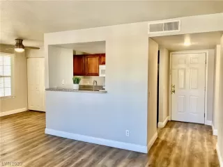 Photo #2: 2537616 Listing