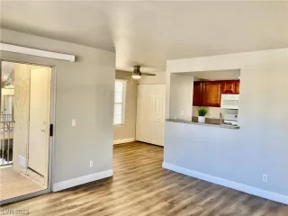 Photo #4: 2537616 Listing