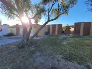 Photo #2: 2537685 Listing