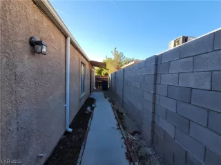 Photo #4: 2537685 Listing