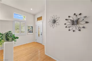 Photo #3: 2537687 Listing