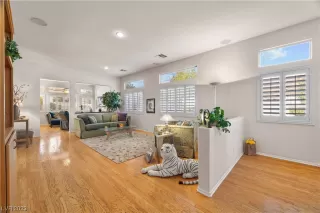 Photo #5: 2537687 Listing