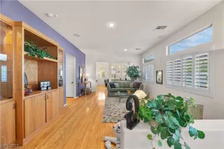 Photo #6: 2537687 Listing