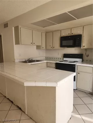 Photo #3: 2537725 Listing 