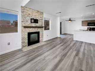 Photo #2: 2537743 Listing