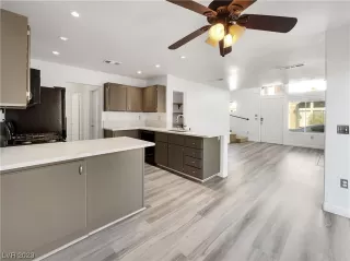 Photo #5: 2537743 Listing