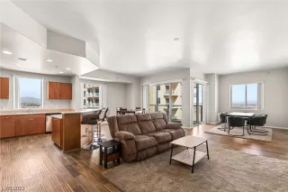 Photo #3: 2537752 Listing 