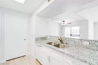 Photo #4: 2537845 Listing