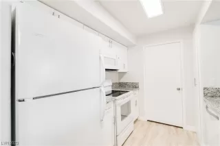 Photo #5: 2537845 Listing