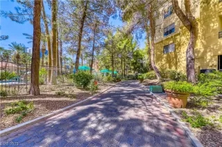 Photo #2: 2537867 Listing