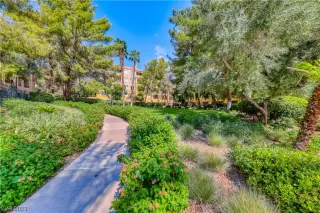 Photo #3: 2537867 Listing