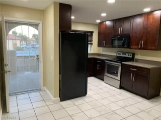 Photo #2: 2537869 Listing